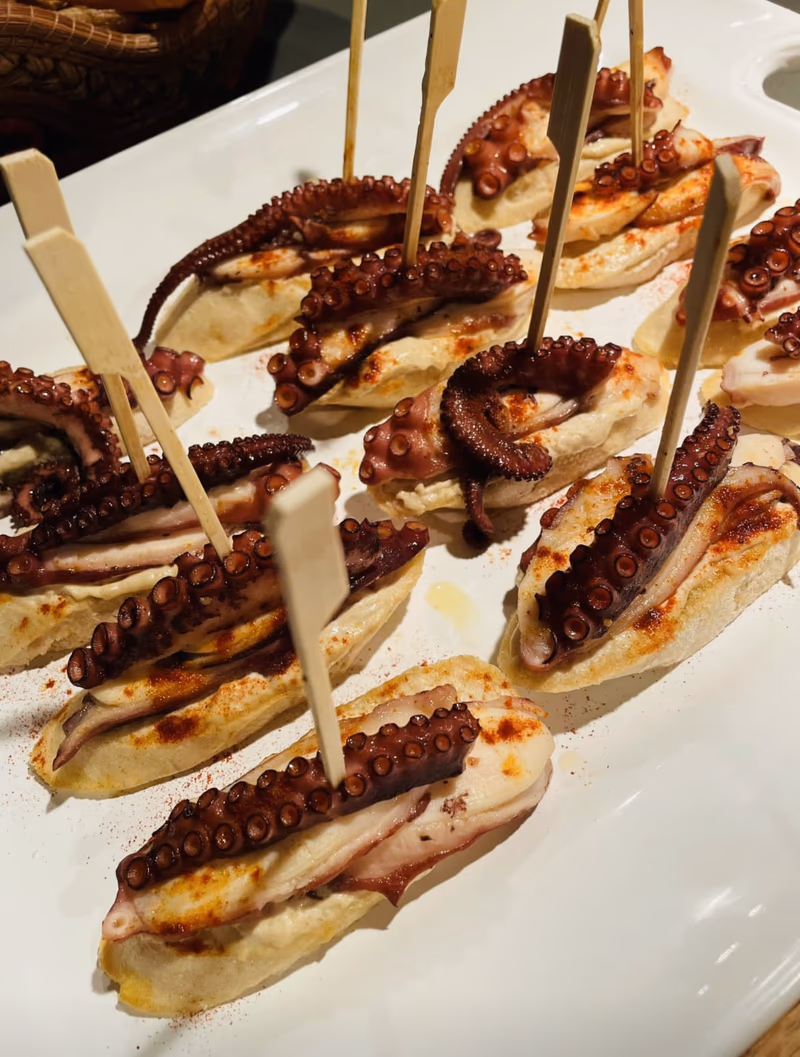 Pintxos an der Theke bei Olivias Kitchen Party